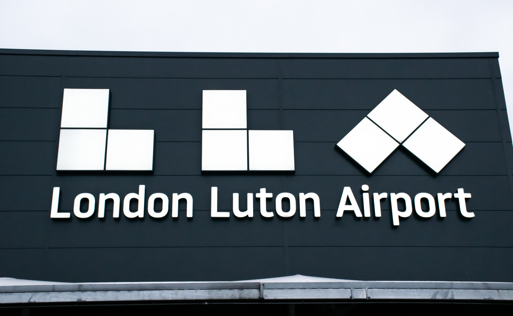Blackburn to Luton Minicab Service